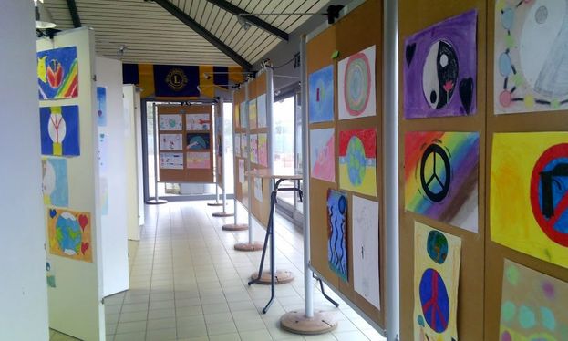 Affiches pour la paix : exposition des affiches réalisées par 250 élèves d'écoles primaires de Marche-en-Famenne